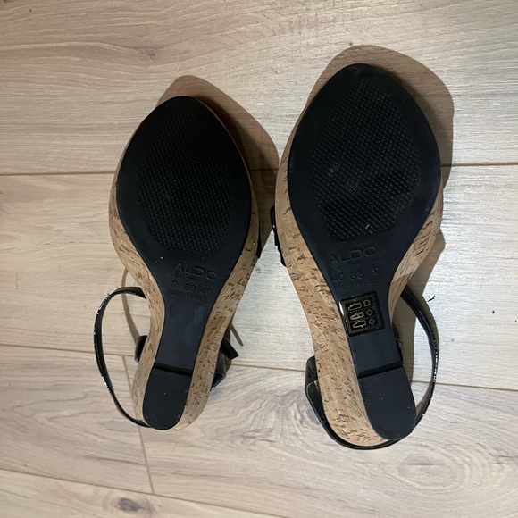 Brand NEW patent wrap around wedge - Picture 3 of 3